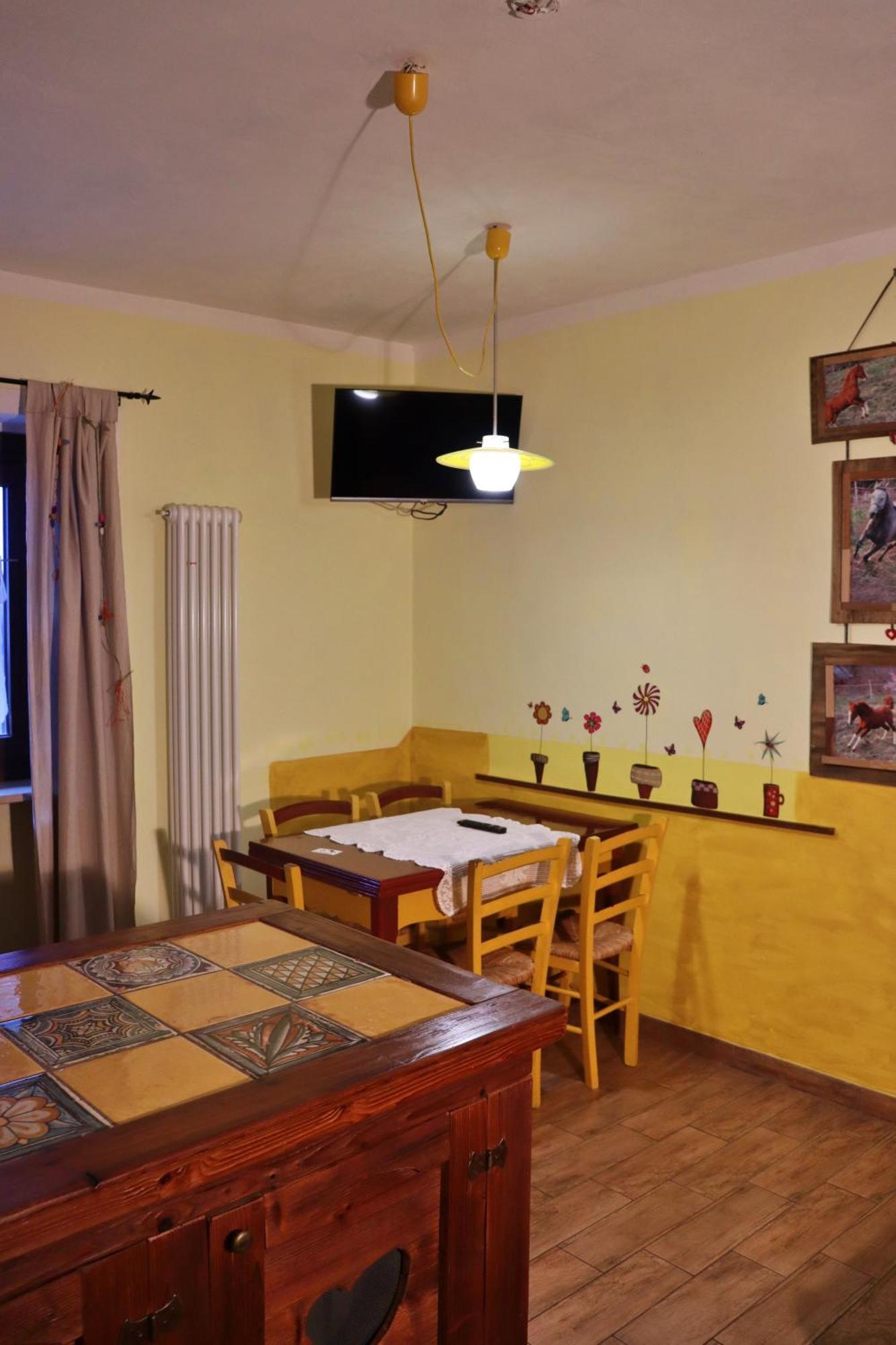 Chevres A Cheval - Apartment Aosta Bagian luar foto